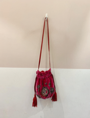 Bolsa veludo fucsia bordada Eliza Conde