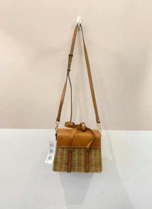 Bolsinha vime alça couro