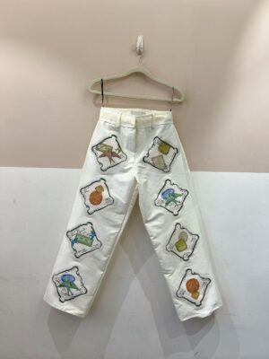 Calça off aplicações Lo De Loui 34