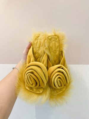 Sandália mostarda flor Burberry 37