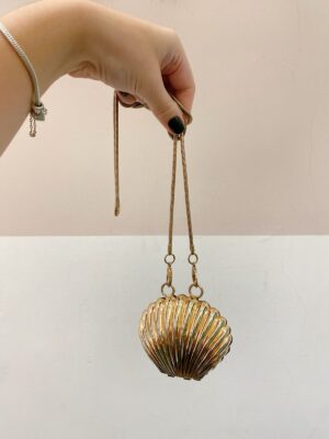 Bolsinha dourada concha