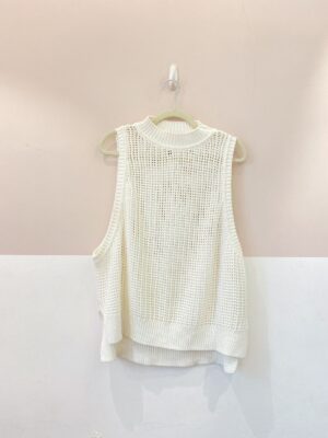 Colete off white tricot FYI G