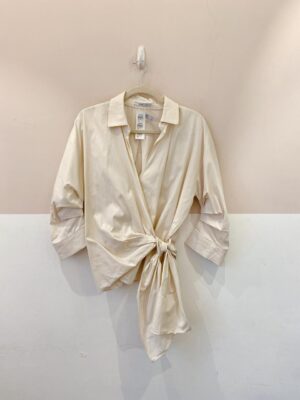 Blusa bege transpassada Renner M