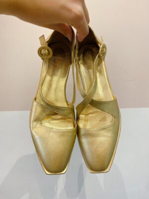 Sandalia dourada Manolita 36