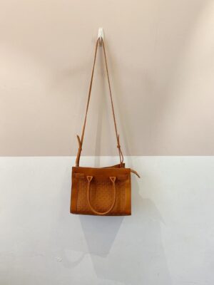 Bolsa caramelo tressê Arezzo