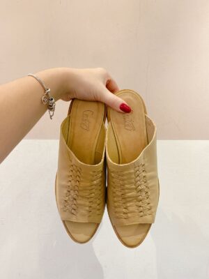 Mule salto nude Cantão 37