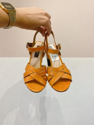 Sandália couro caramelo Richards 34