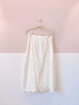 Saia midi off white flores aplicadas Renner 42