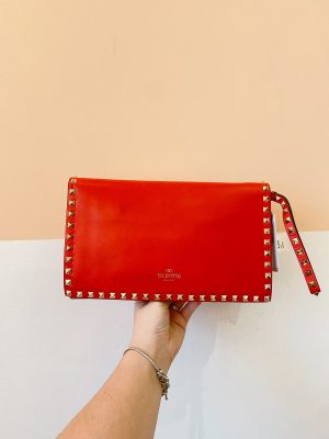 Clutch vermelha spikes Valentino