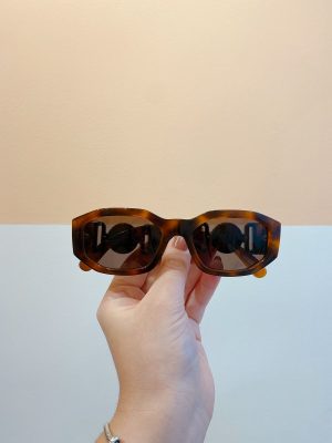 Óculos tartarugado Versace