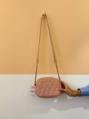 Bolsa tiracolo rosê matelassê Schutz