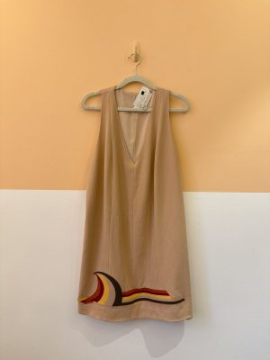 Vestido curto bege aplicação Cris Barros M