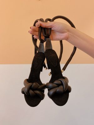 Salto preto puffer veludo Birman 34