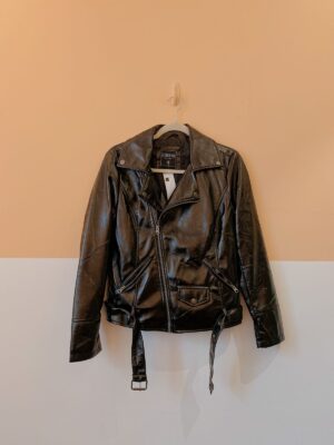 Jaqueta preta metalizada C&A 40