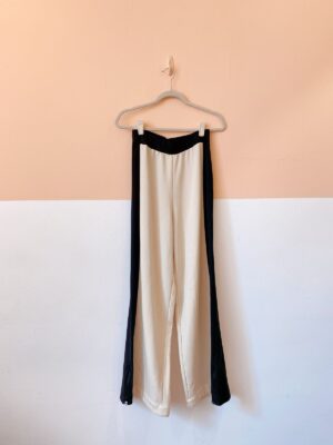 Calça bege moletom detalhe preto Dress To P