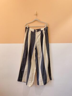 Calça listrada azul e off Farm GG